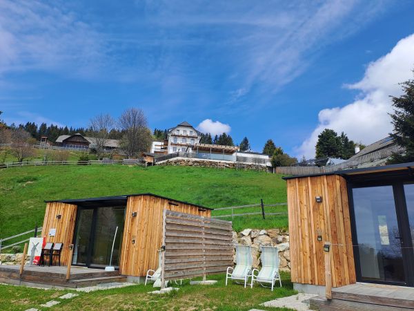tinhouse familienhotel berger, aussenanicht im fruehling